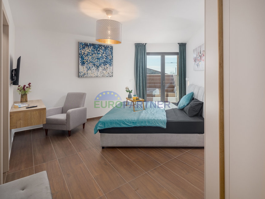 Istra, Novigrad, moderne Villa mit Pool