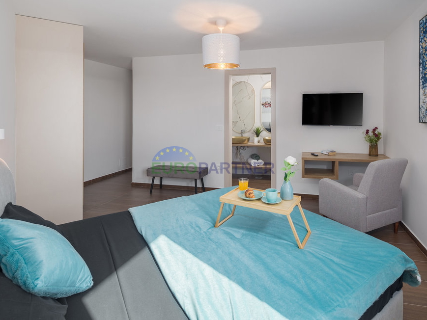 Istra, Novigrad, moderne Villa mit Pool