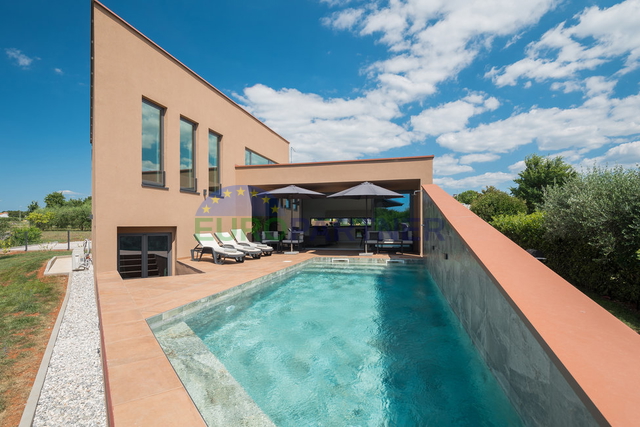 Istra, Novigrad, moderne Villa mit Pool