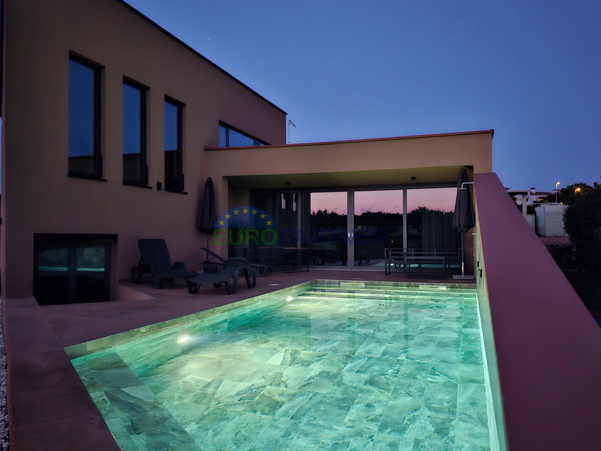 Istra, Novigrad, moderne Villa mit Pool