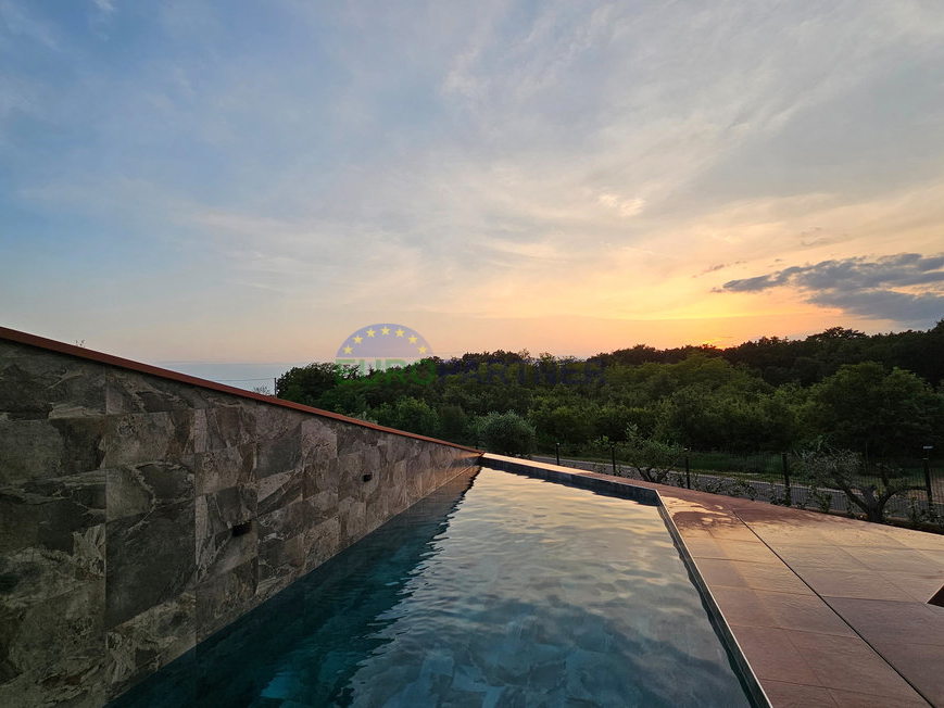 Istra, Novigrad, moderne Villa mit Pool
