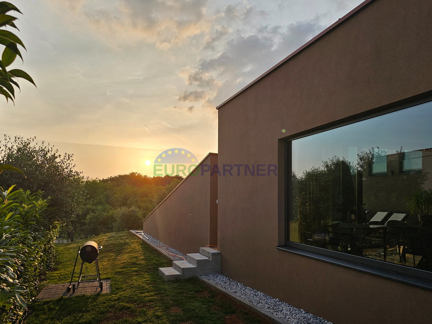 Istra, Novigrad, moderne Villa mit Pool