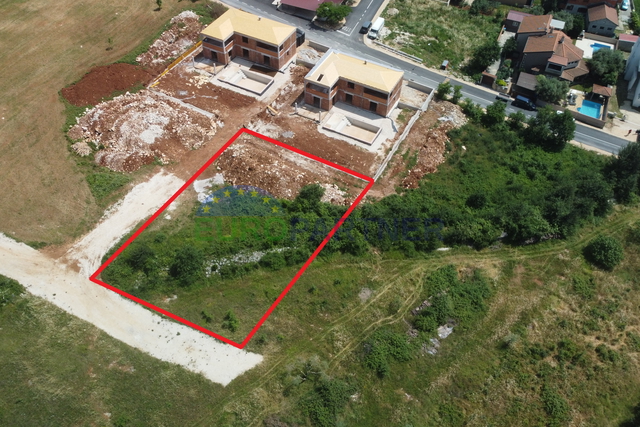 Građevinsko zemljište  1000m2, Poreč okolica