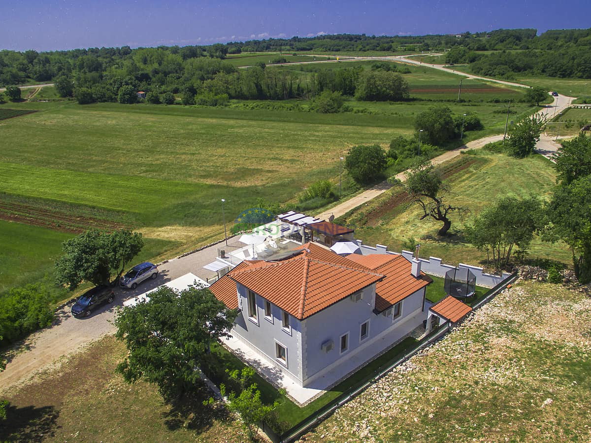 Istrien, Novigrad, Villa mit Pool an ausgezeichneter Lage