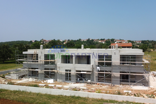 Stan u prizemlju, novogradnja, 4.5km od mora, Poreč