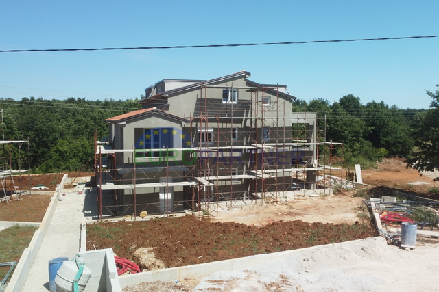 Istria, appartamento al piano terra con giardino in una posizione tranquilla vicino a Parenzo