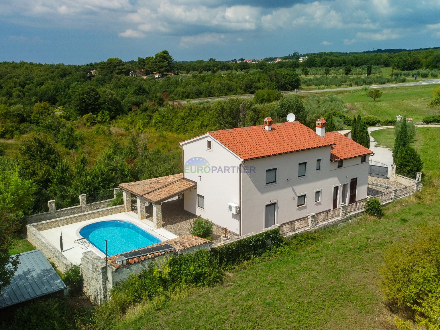 House with a swimming pool and large yard, 10 km from Poreč