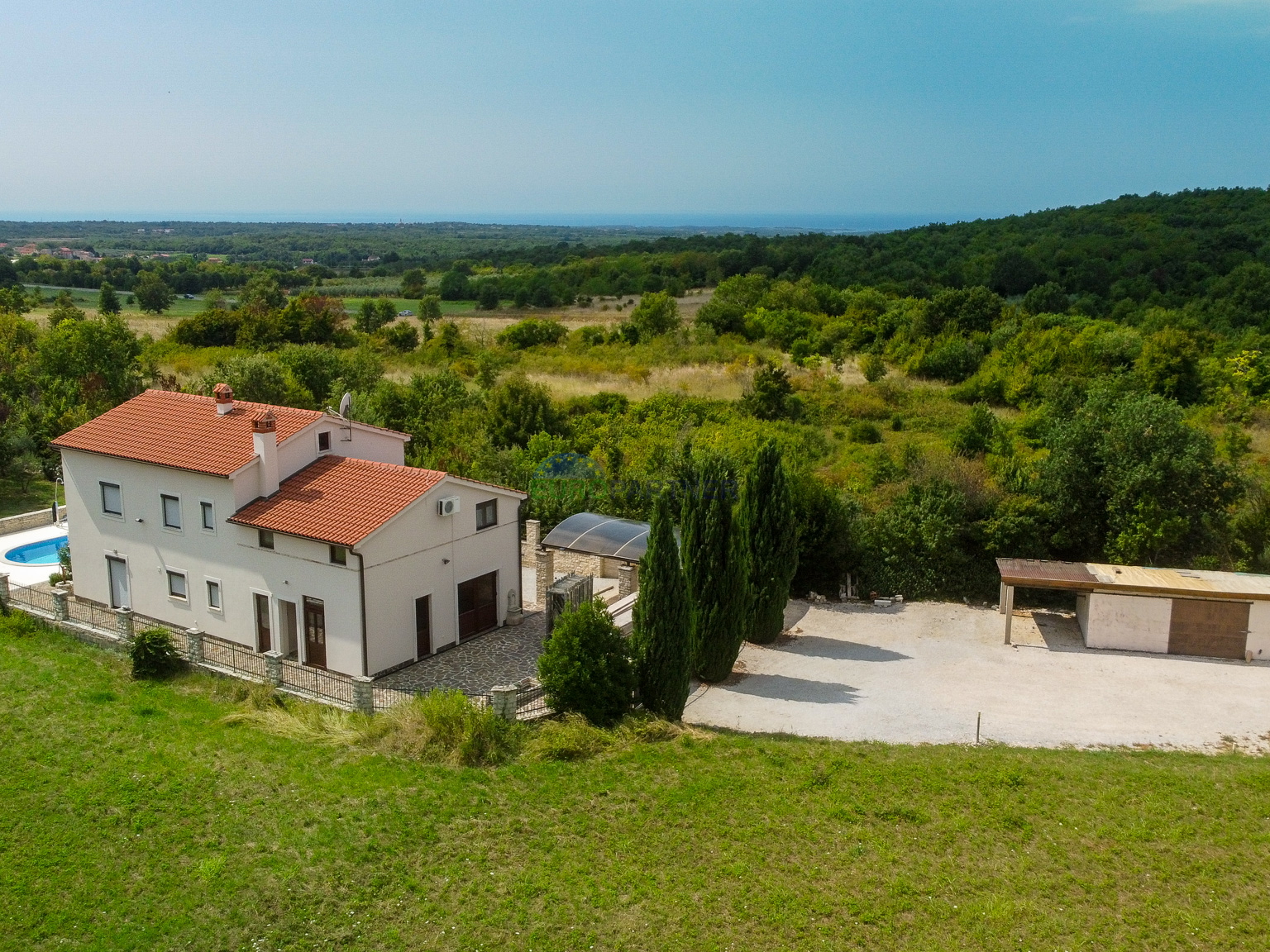 House with a swimming pool and large yard, 10 km from Poreč
