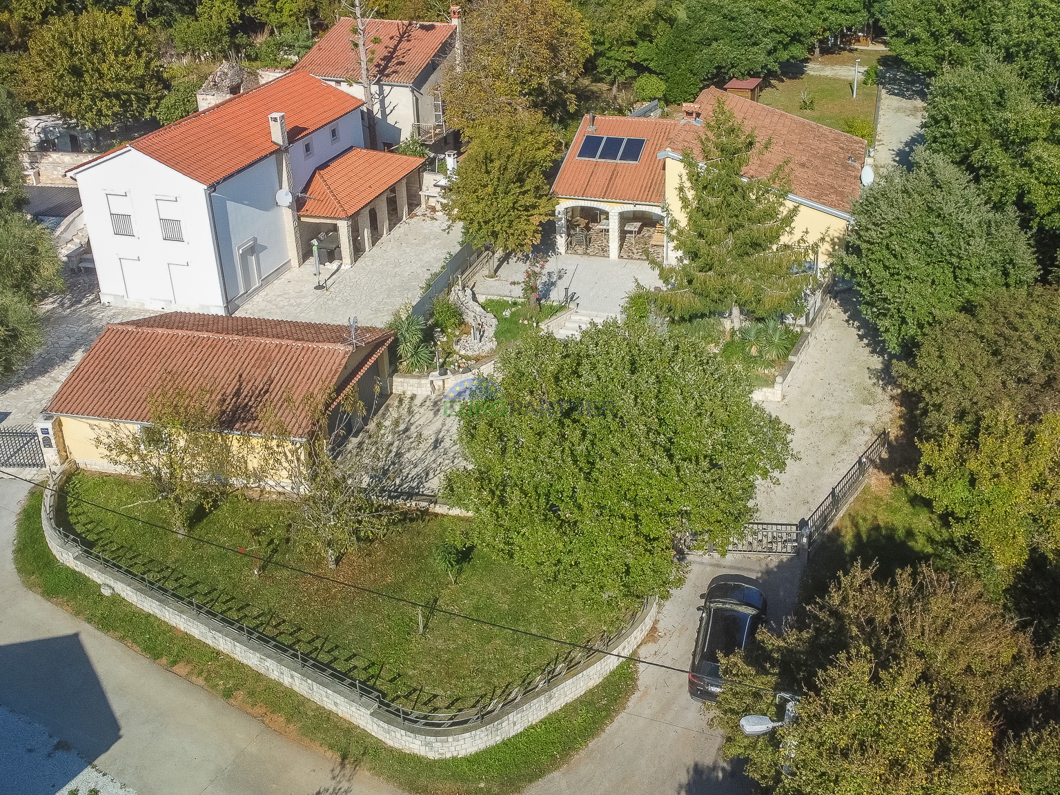 Samostojeća kuća sa 6600m2 vrta, Sveti Lovreč, Istra