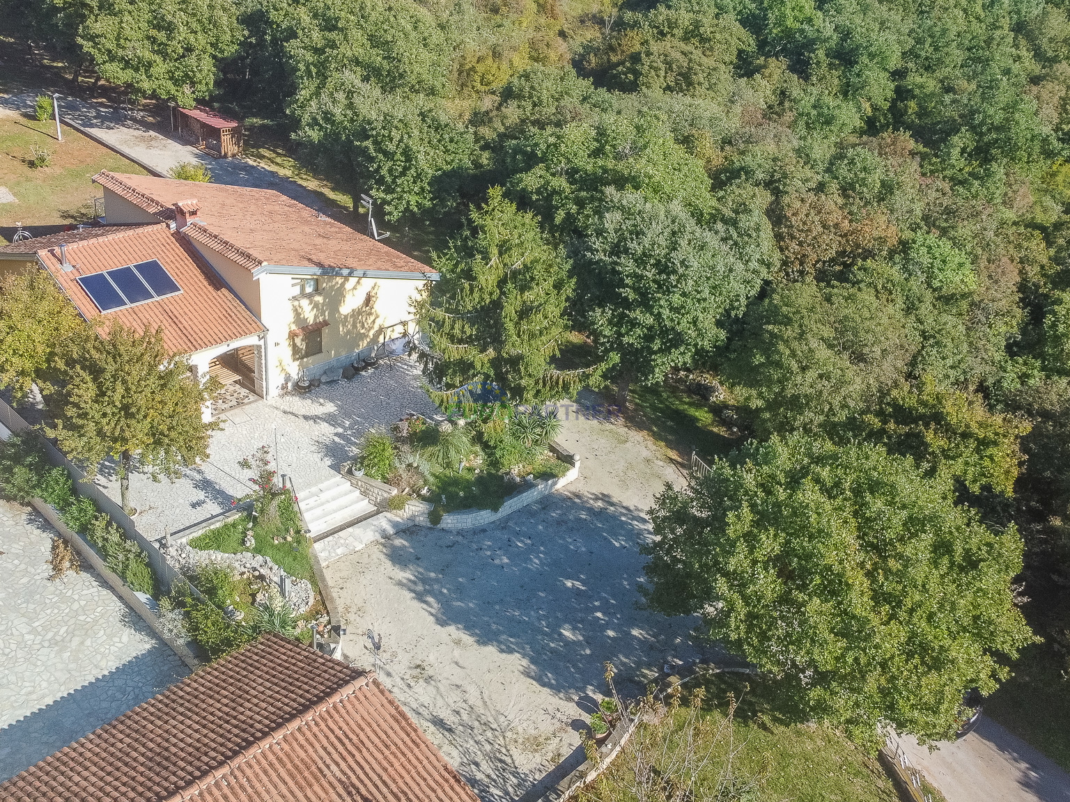 Samostojeća kuća sa 6600m2 vrta, Sveti Lovreč, Istra