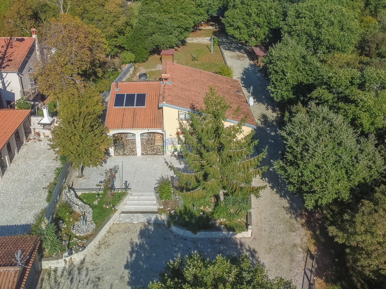 Samostojeća kuća sa 6600m2 vrta, Sveti Lovreč, Istra