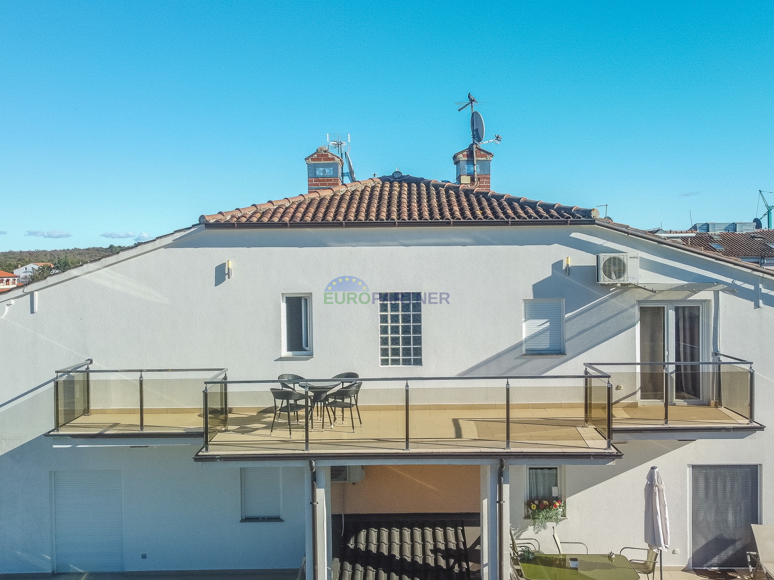 Poreč, modernly equipped 3-room apartment + 140 m2 land - only 2.5 km from the sea