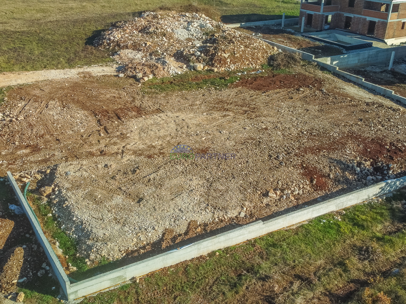 Baugrundst&uuml;ck 1000 m2&comma; in der N&auml;he von Pore&ccaron;