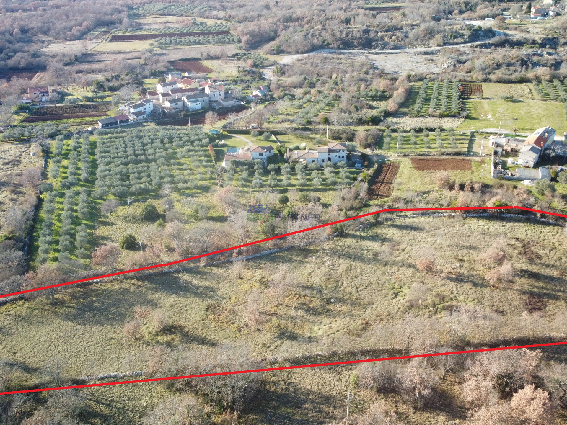 Bellissima proprietà, 5892m2 di terreno edificabile + 3562m2 di terreno agricolo, zona di Poreč.