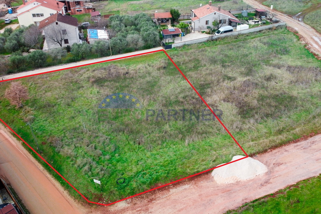 Terreno edificabile con vista mare, 8 km da Poreč.