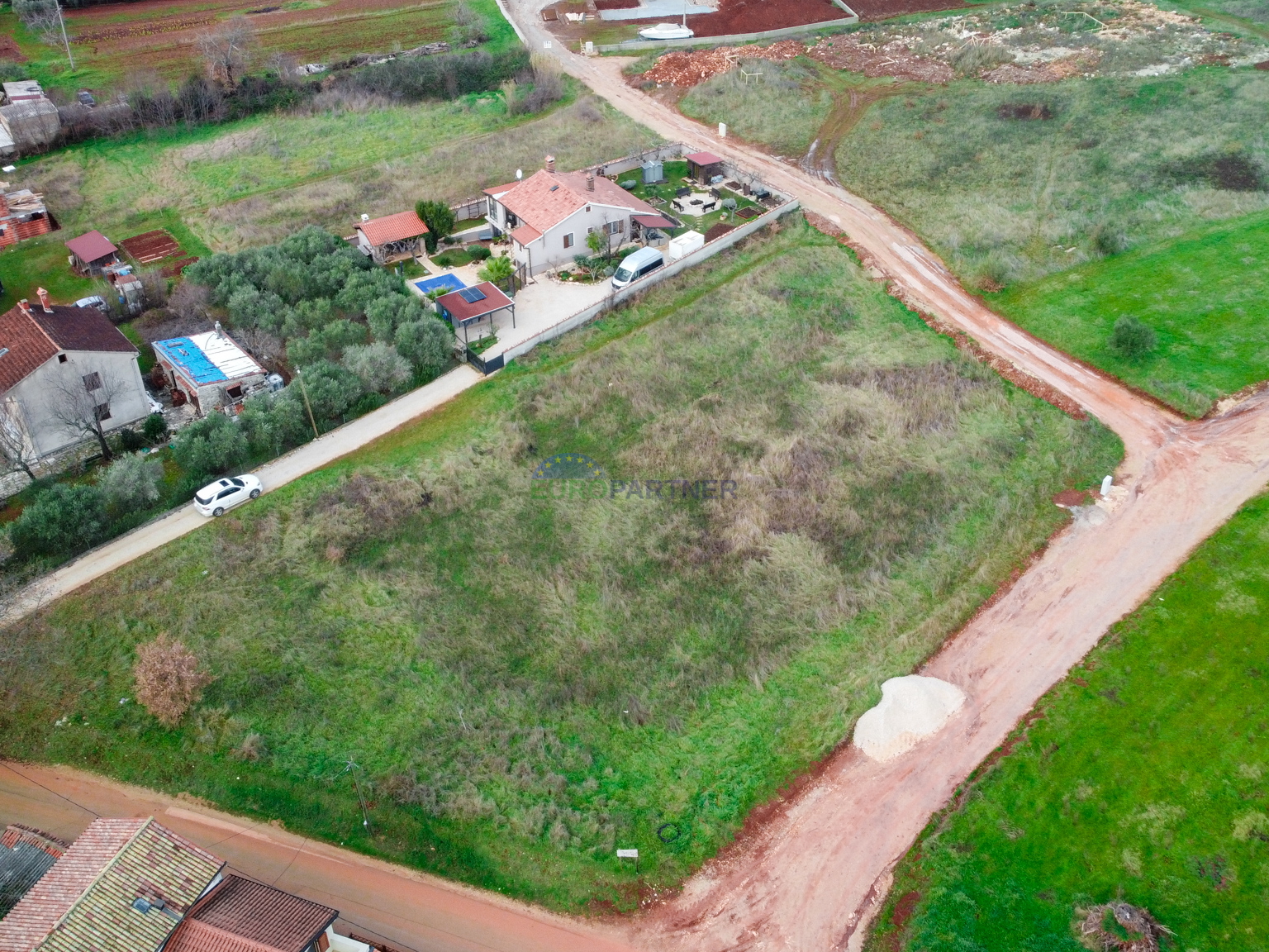 Terreno edificabile con vista mare, 8 km da Poreč.