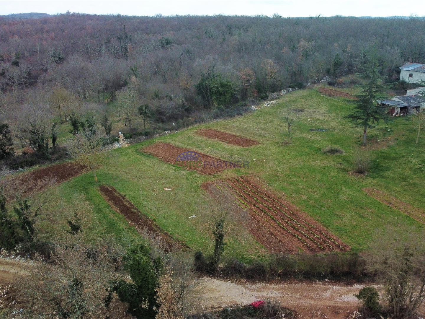 Splendido terreno ai margini della zona edificabile&comma; Vi&scaron;njan