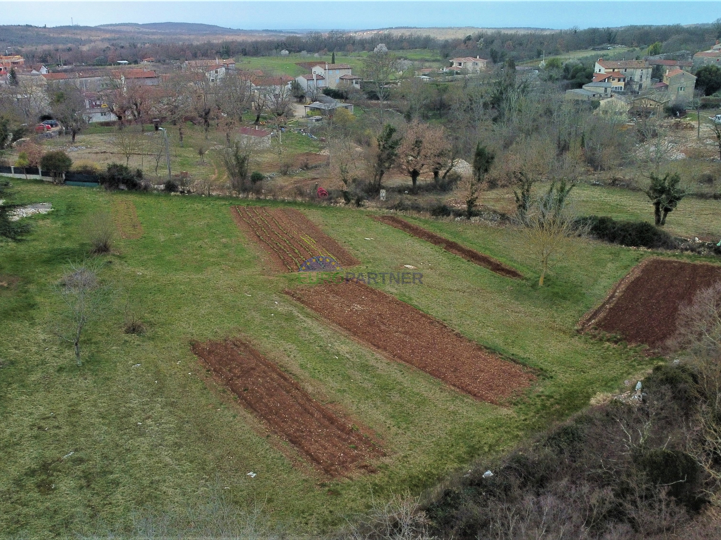 Splendido terreno ai margini della zona edificabile&comma; Vi&scaron;njan