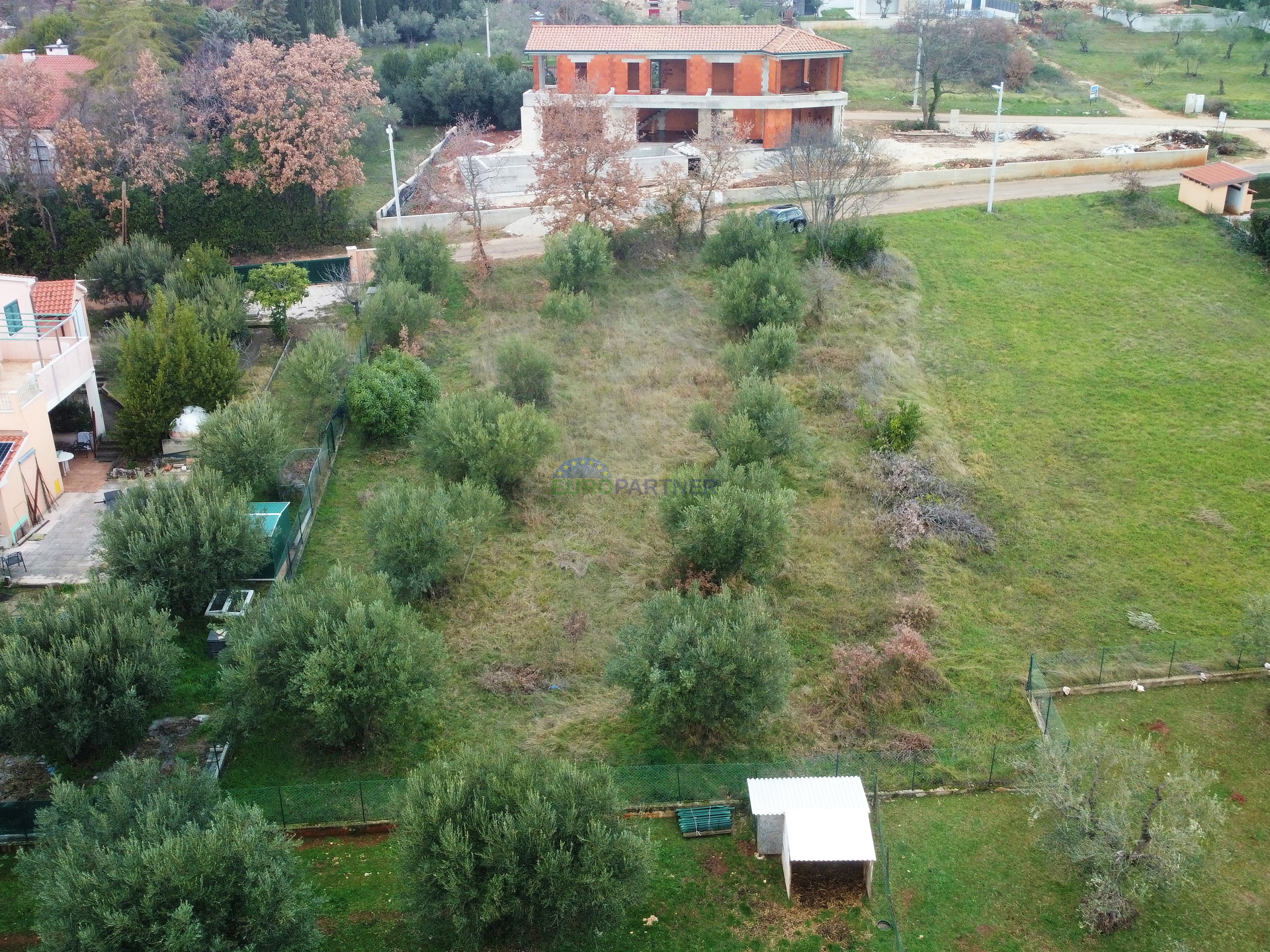 Terreno edificabile con vista sugli uliveti, nei dintorni di Poreč.