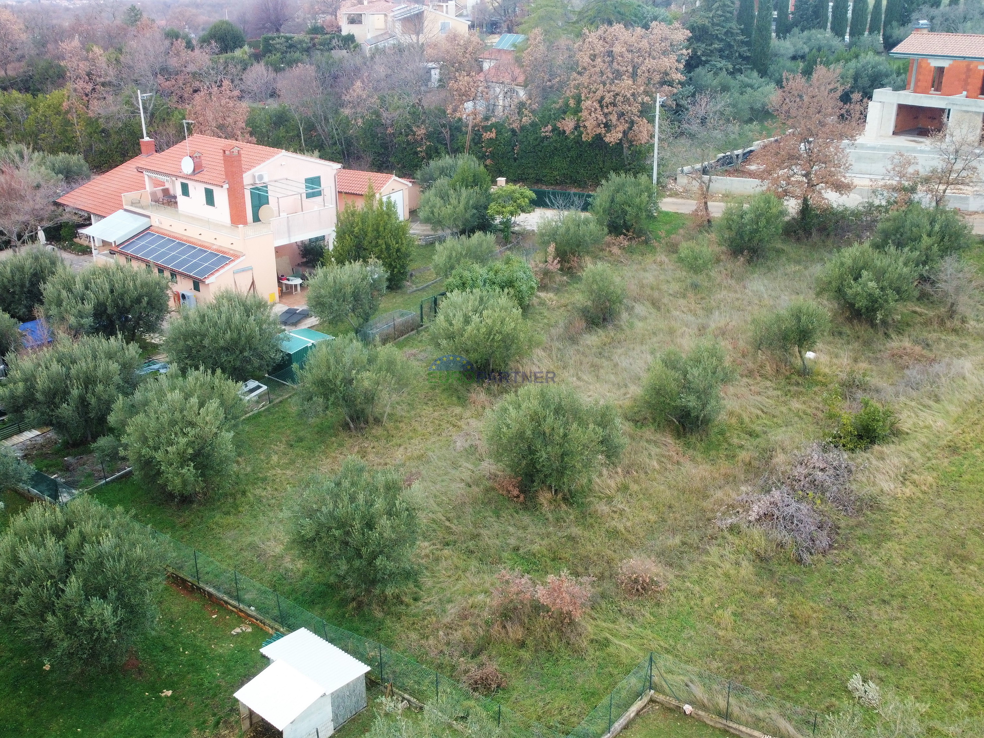 Terreno edificabile con vista sugli uliveti, nei dintorni di Poreč.