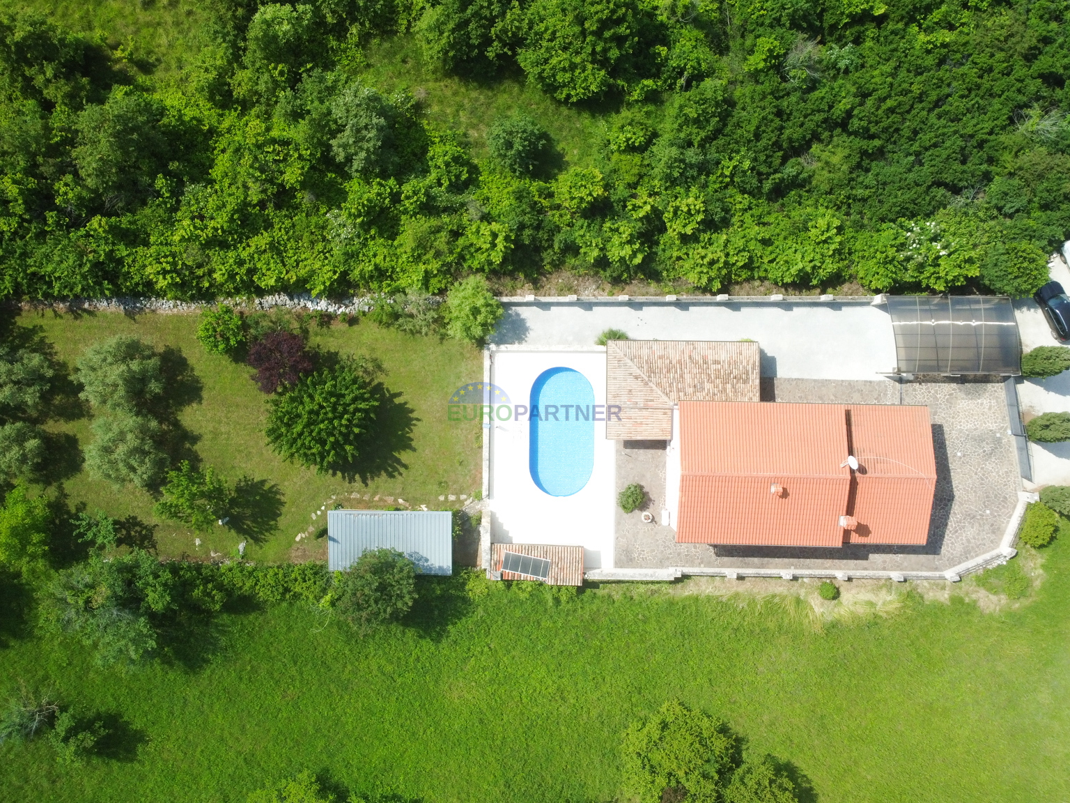 Haus mit Pool und großem Grundstück, 10 km von Poreč entfernt