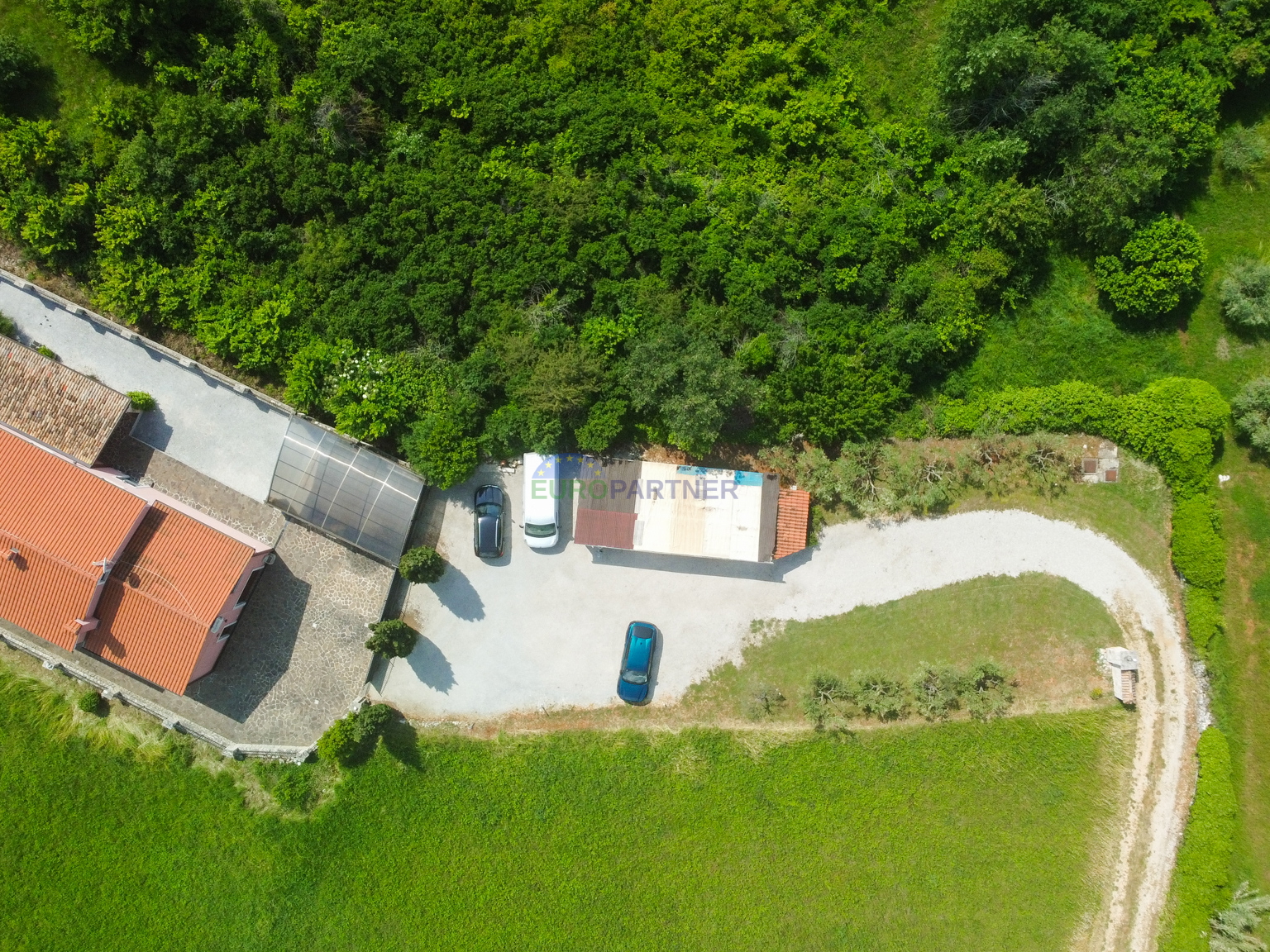 Haus mit Pool und großem Grundstück, 10 km von Poreč entfernt