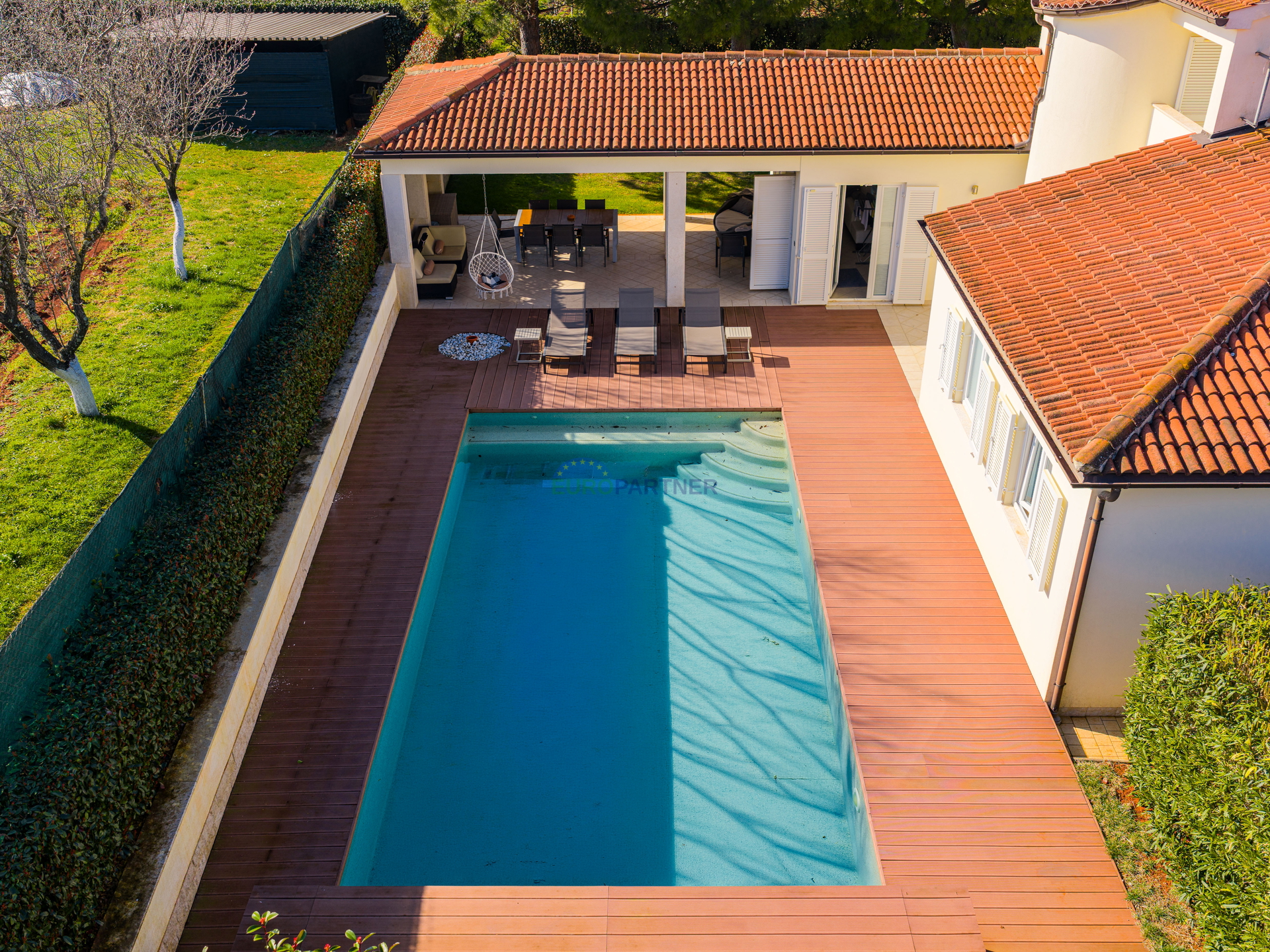 Pore&ccaron;&comma; mediteranska vila s bazenom&excl;