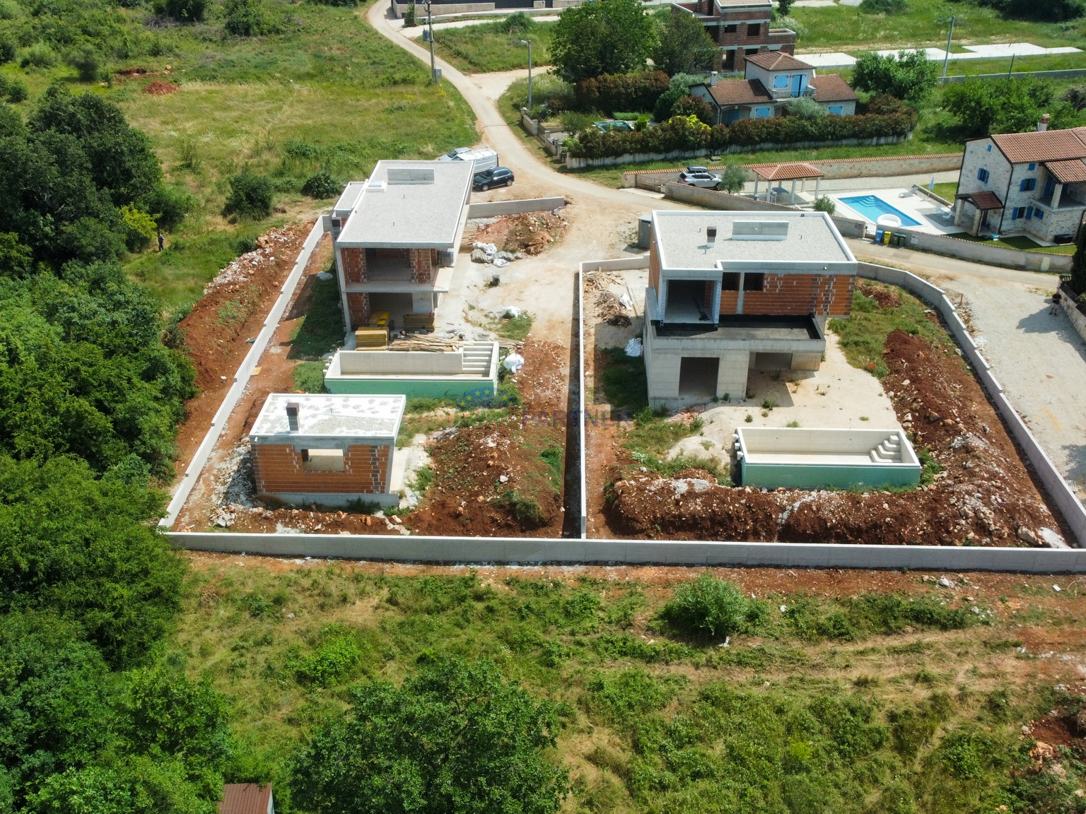 "Vila Black Beauty"  po sistemu "ključ u ruke" čeka svog novog vlasnika.