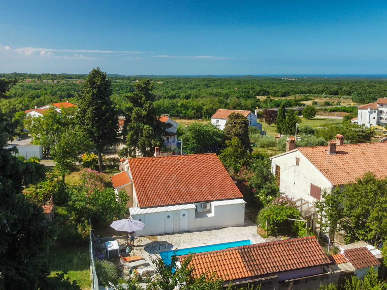 Single-story house with sea view, 10 km from Poreč