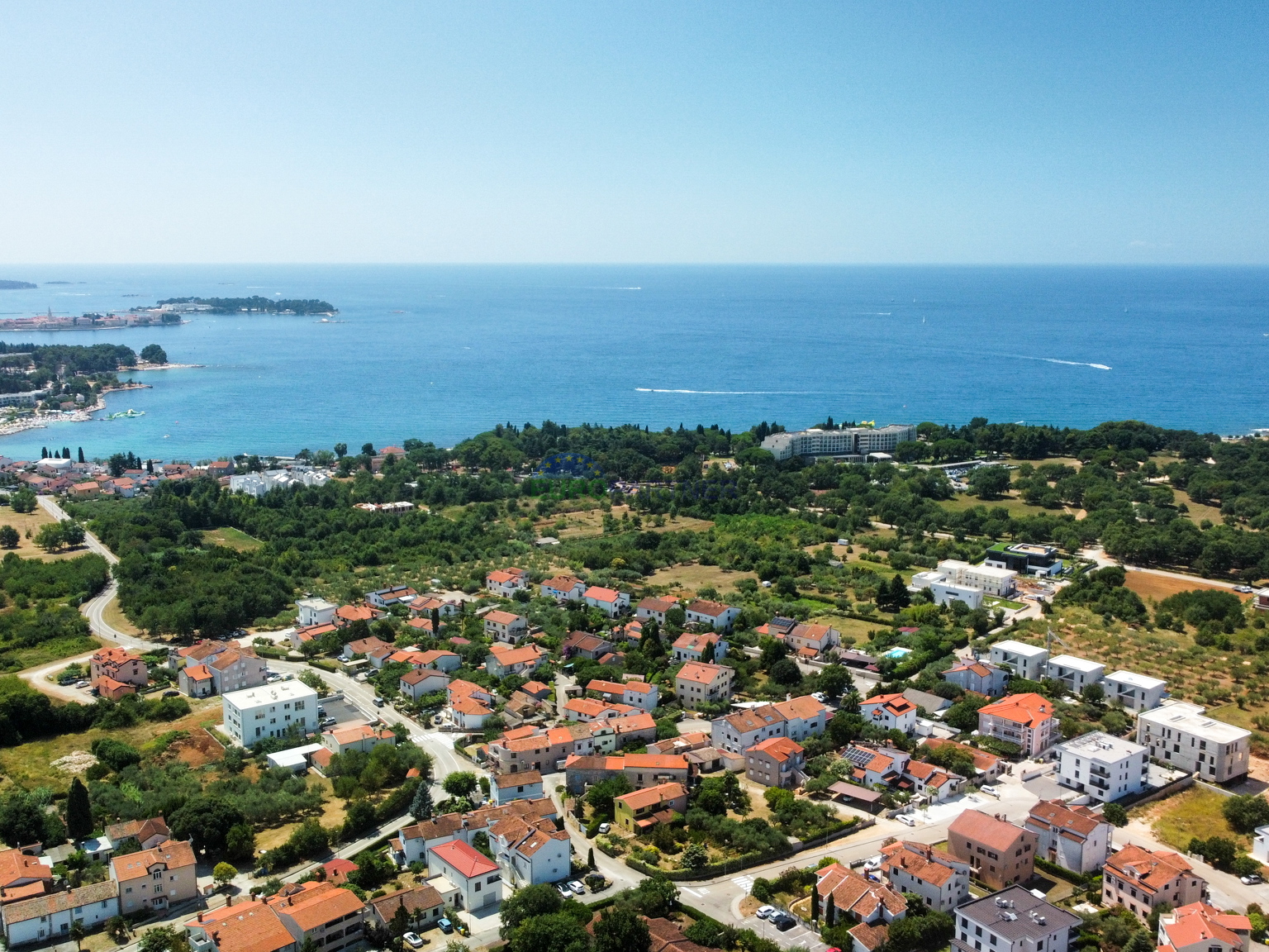Haus mit 2 Wohnungen 200 m vom Meer entfernt, Poreč