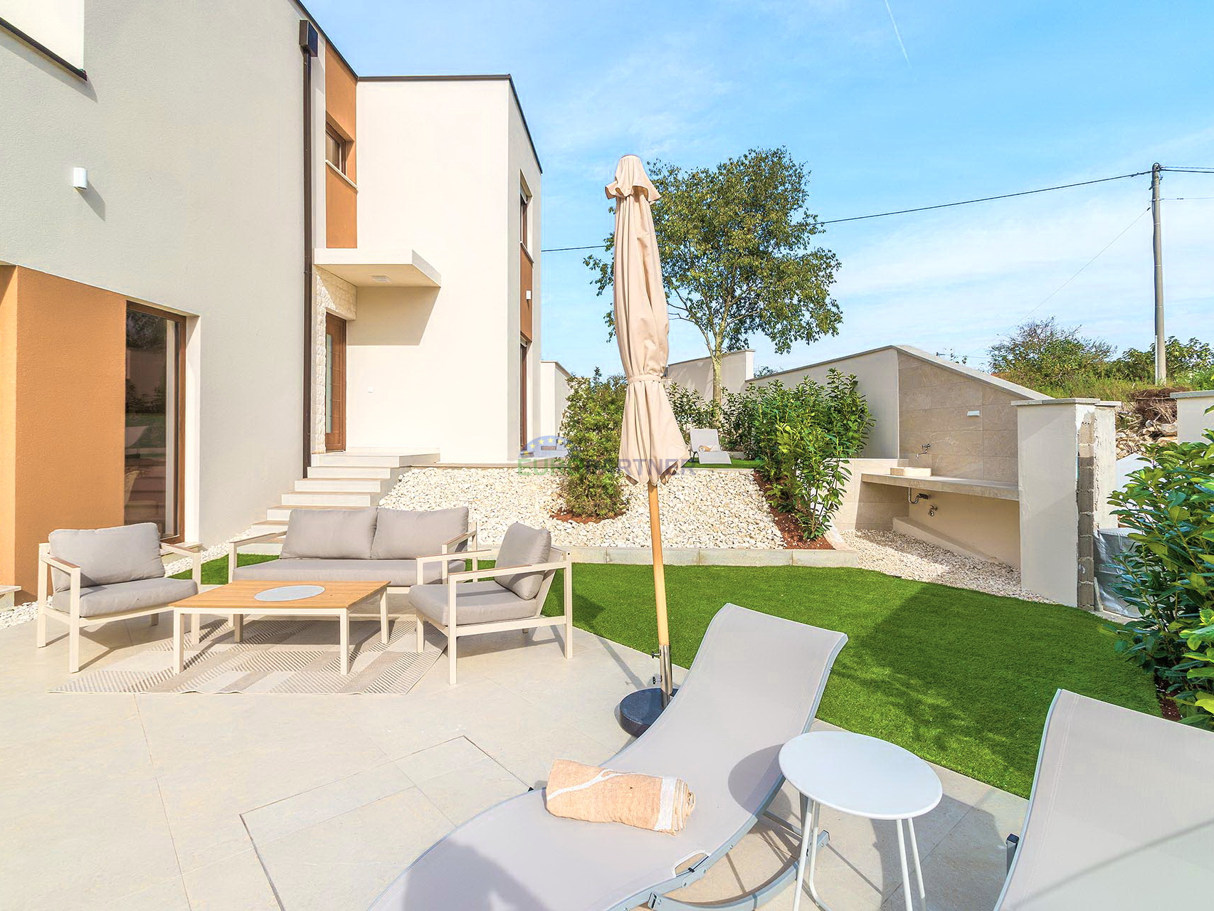 Istria, Sveti Vićenat, semi-detached house with a swimming pool