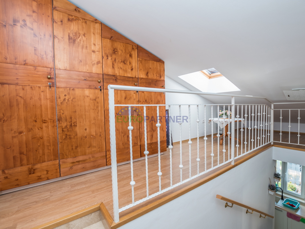 Poreč, appartamento di 90m2 con vista mare! 700m dal mare