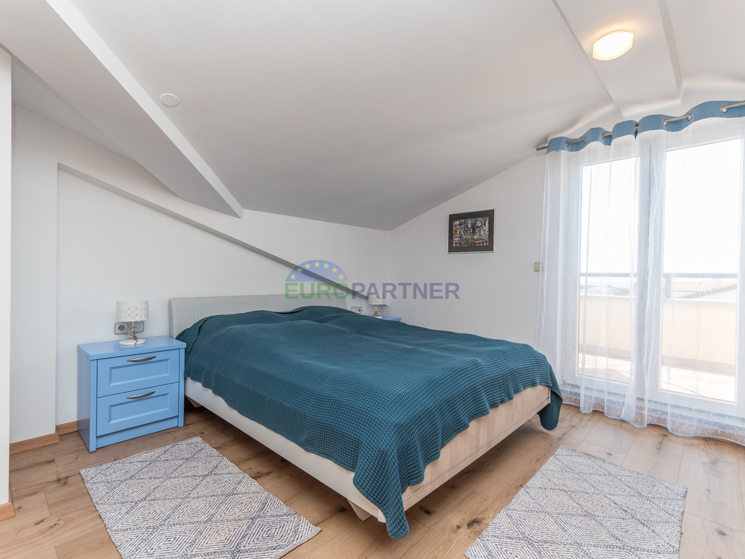 Poreč, appartamento di 90m2 con vista mare! 700m dal mare