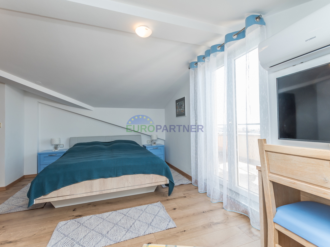 Poreč, appartamento di 90m2 con vista mare! 700m dal mare