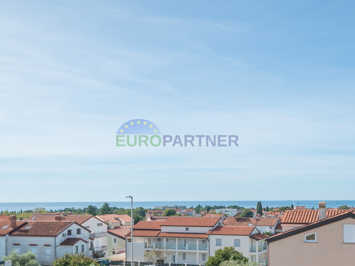 Poreč, appartamento di 90m2 con vista mare! 700m dal mare