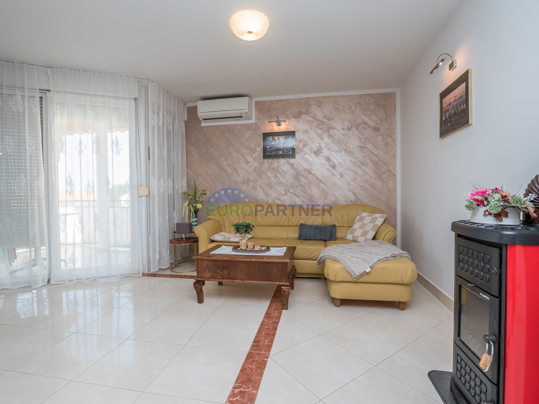 Poreč, appartamento di 90m2 con vista mare! 700m dal mare