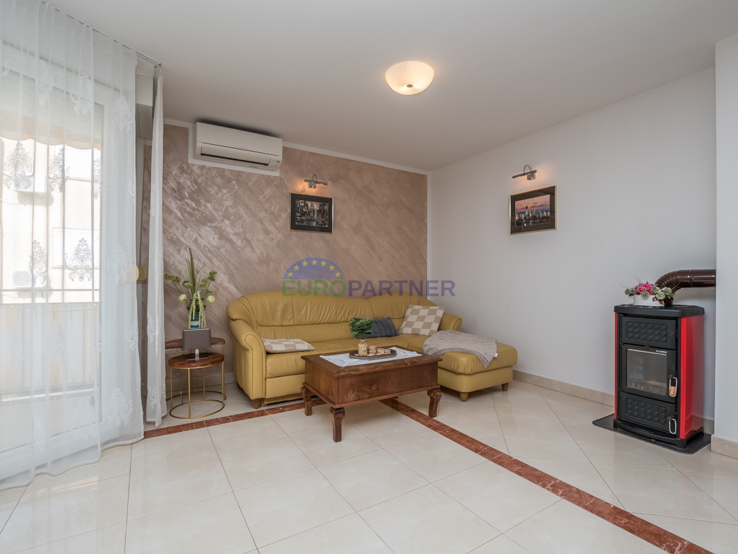 Poreč, appartamento di 90m2 con vista mare! 700m dal mare