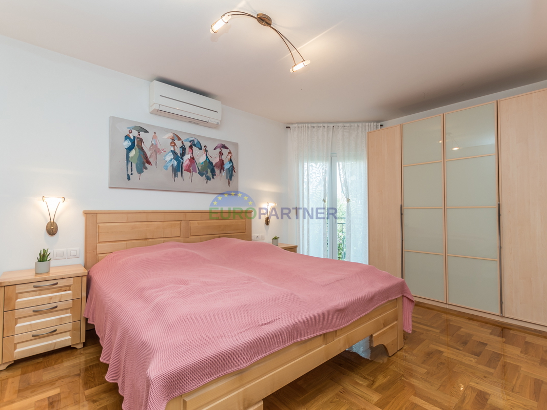 Poreč, appartamento di 90m2 con vista mare! 700m dal mare