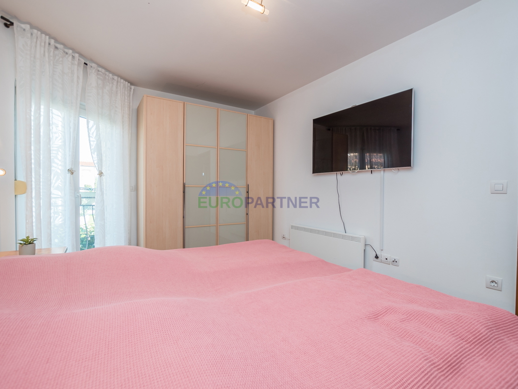 Poreč, appartamento di 90m2 con vista mare! 700m dal mare