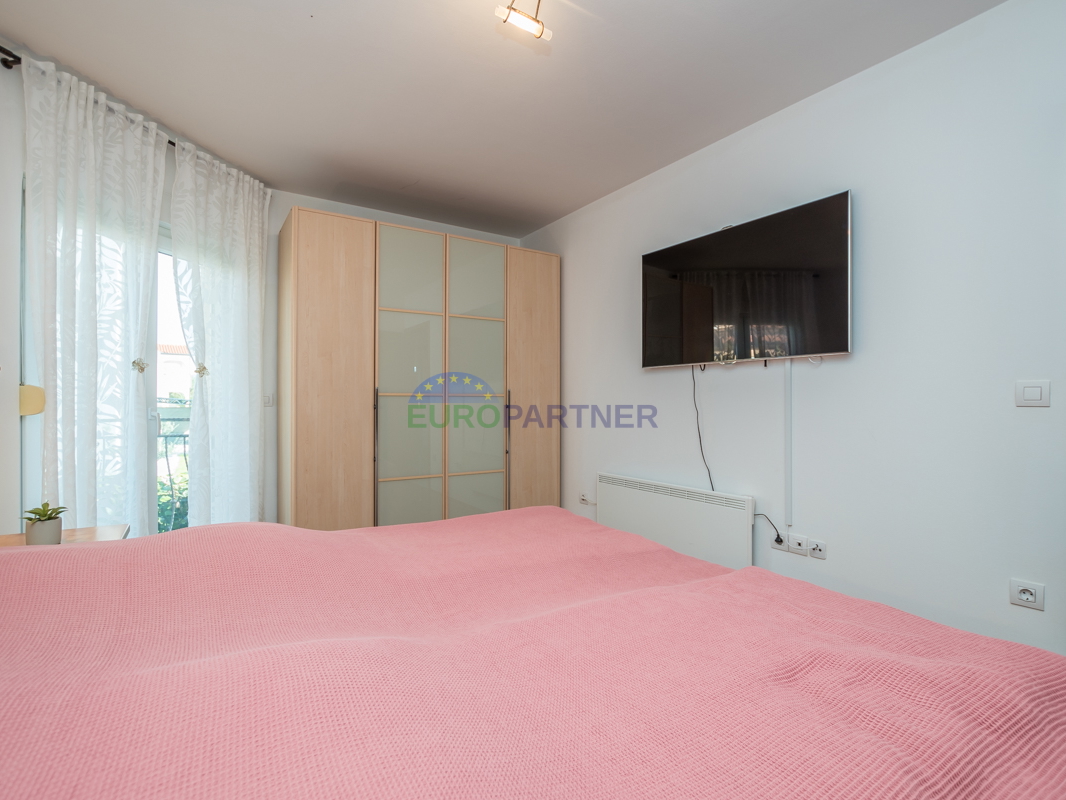 Poreč, appartamento di 90m2 con vista mare! 700m dal mare