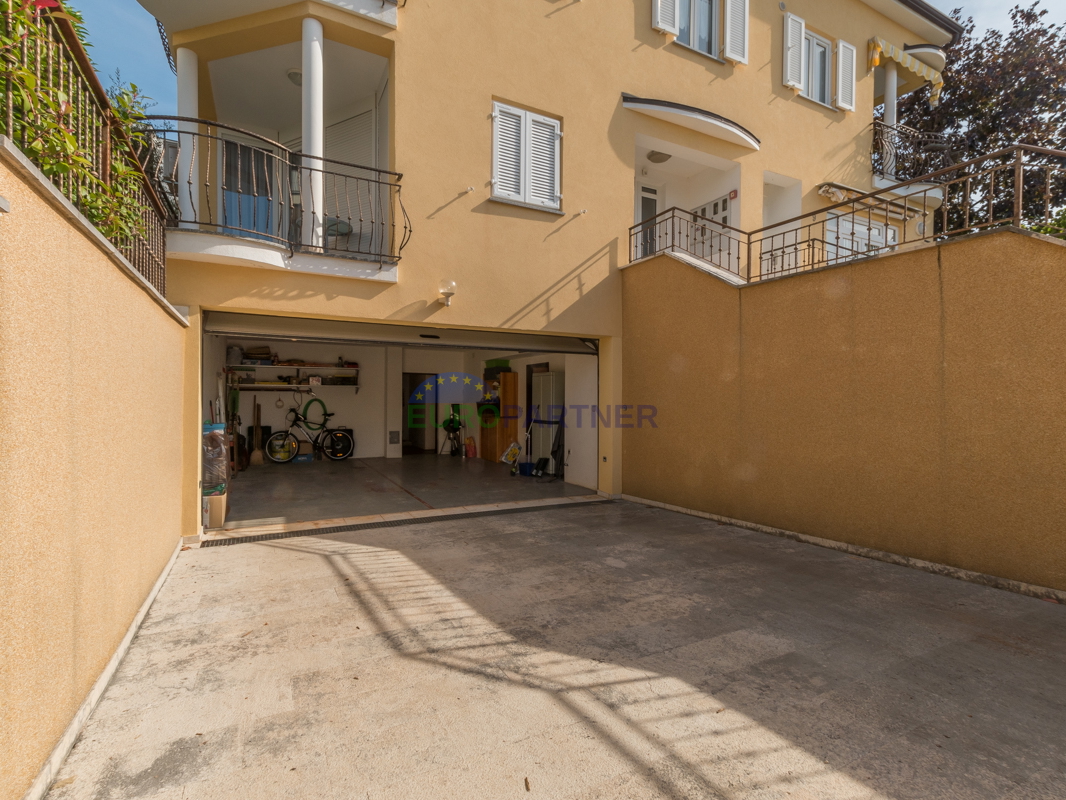 Poreč, appartamento di 90m2 con vista mare! 700m dal mare