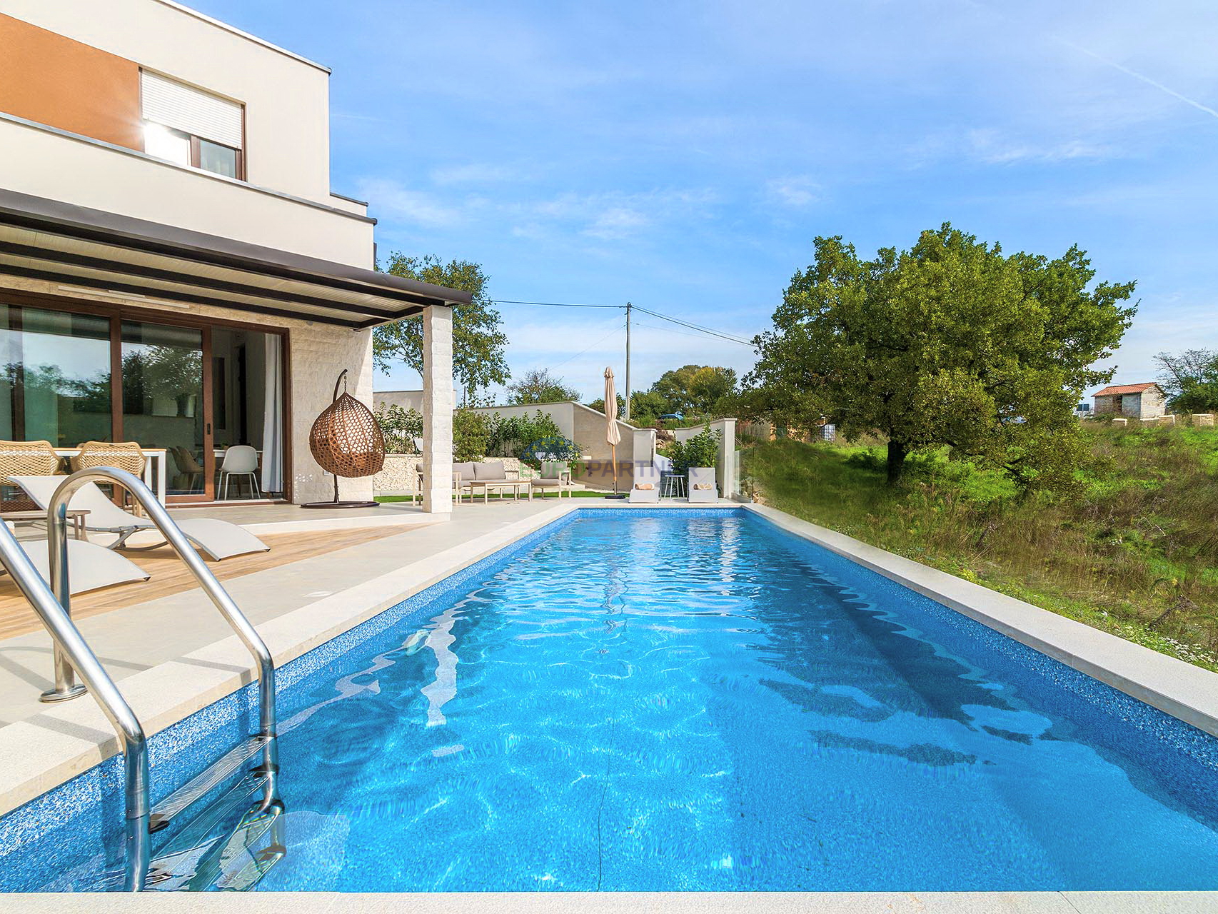 Istria, Sveti Vićenat, semi-detached house with a swimming pool