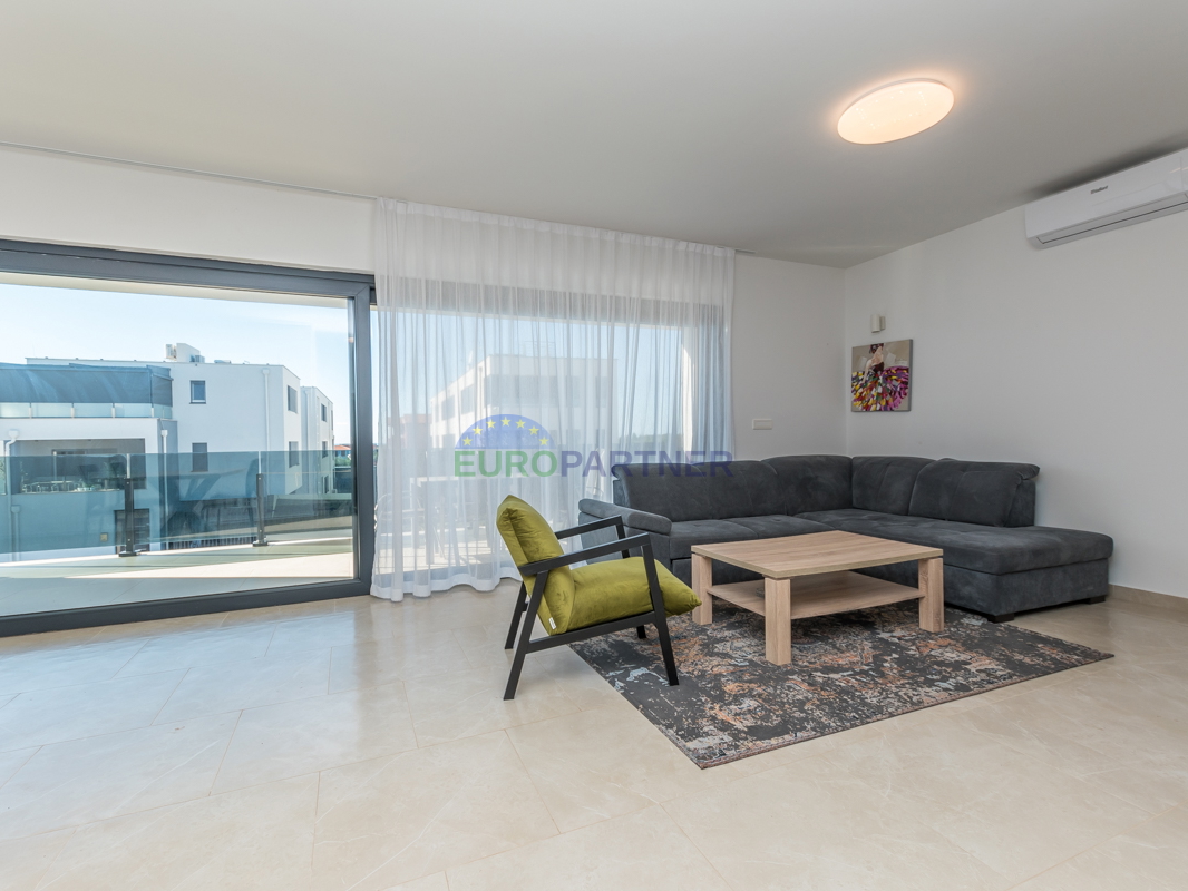 Novigrad – möblierte Wohnung mit Meerblick