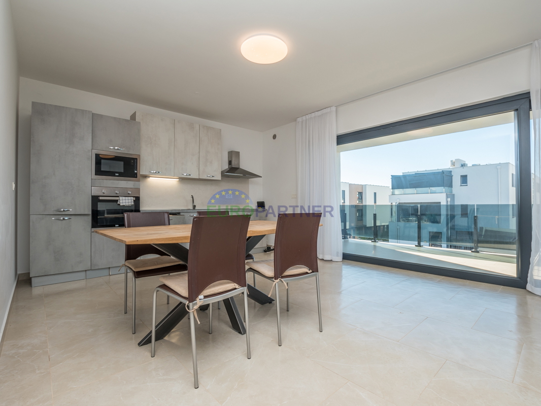 Novigrad – möblierte Wohnung mit Meerblick