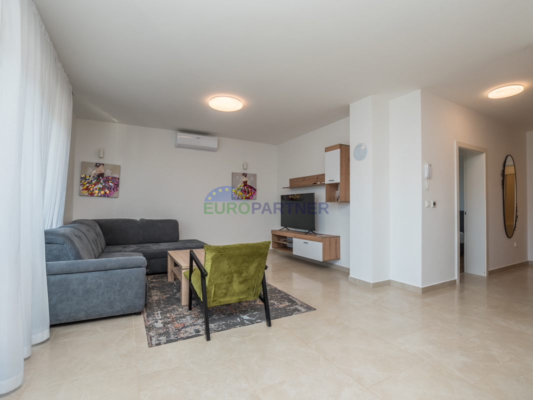 Novigrad – möblierte Wohnung mit Meerblick