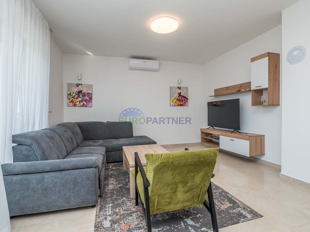 Novigrad – möblierte Wohnung mit Meerblick