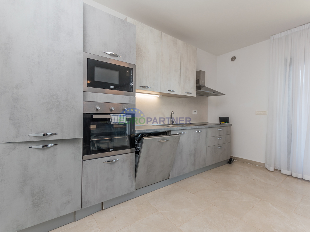 Novigrad – möblierte Wohnung mit Meerblick