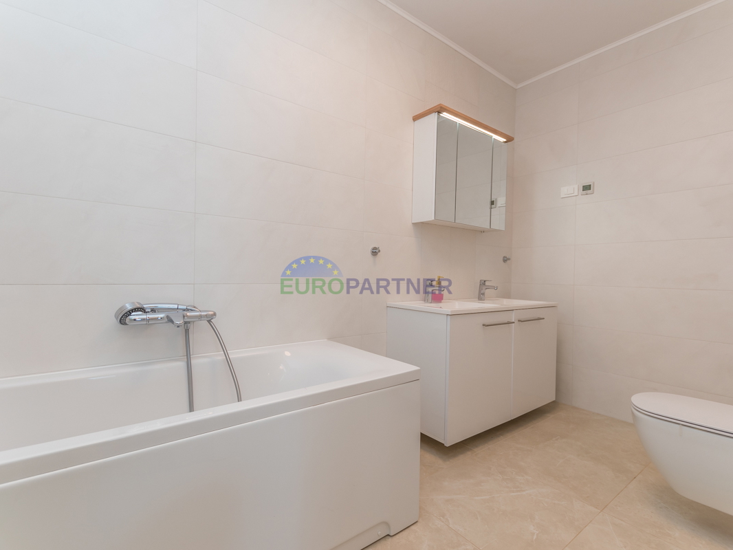 Novigrad – möblierte Wohnung mit Meerblick