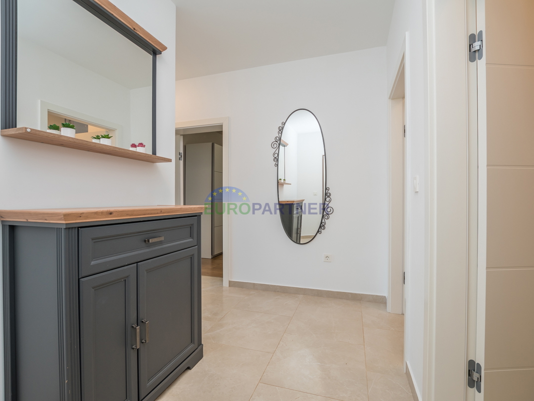 Novigrad – möblierte Wohnung mit Meerblick