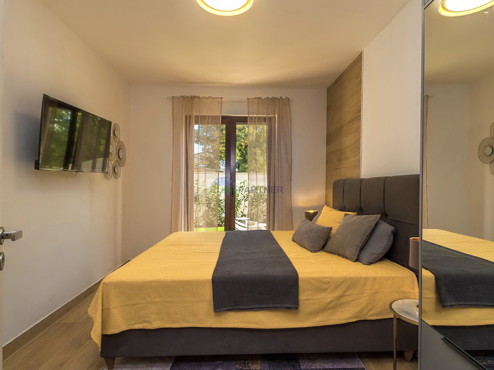 Istria, Sveti Vićenat, semi-detached house with a swimming pool